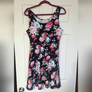 Floral dress. Size large.